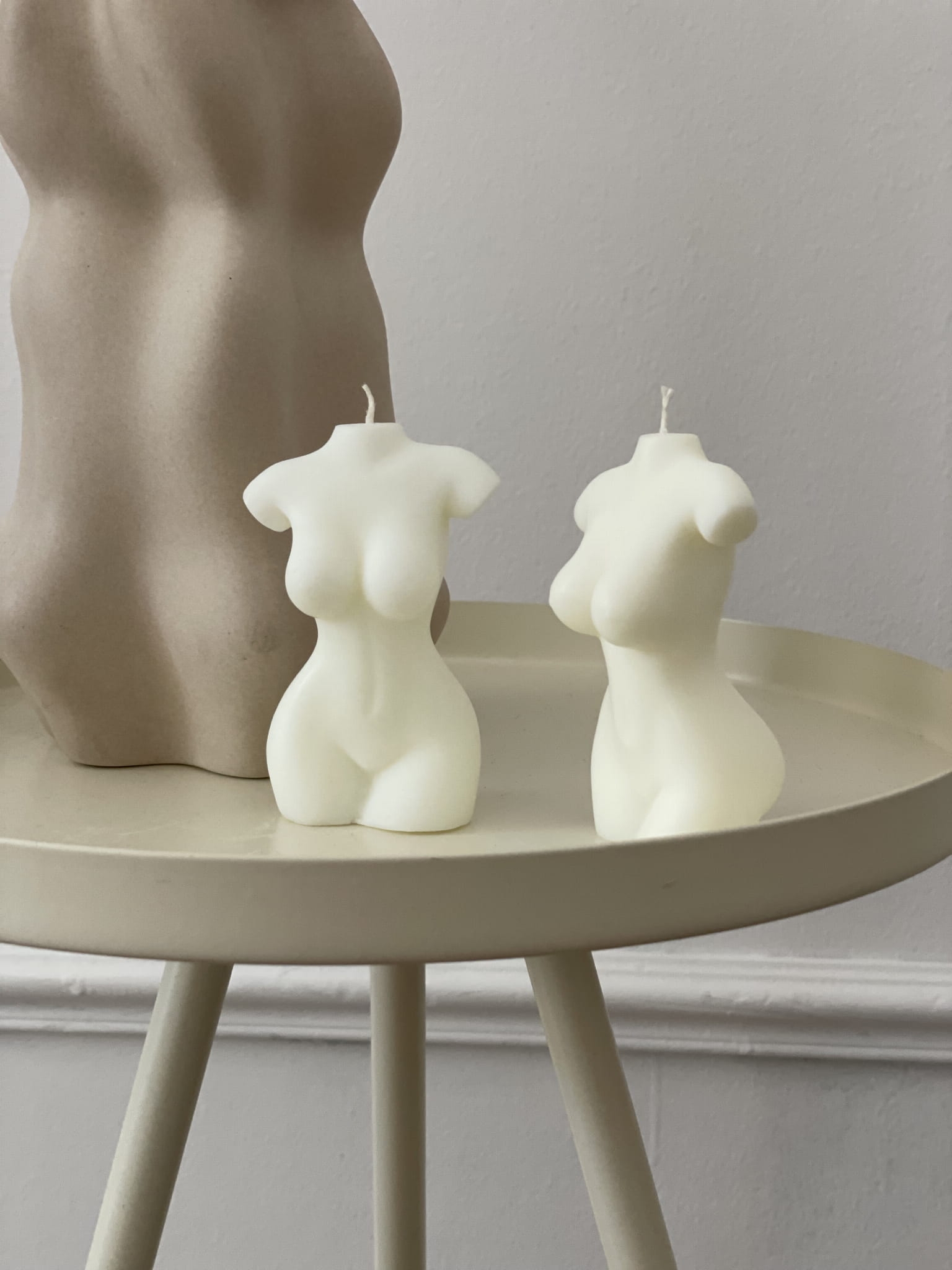 INSPIRA Świeca sojowa Diva - kobiece ciało 1